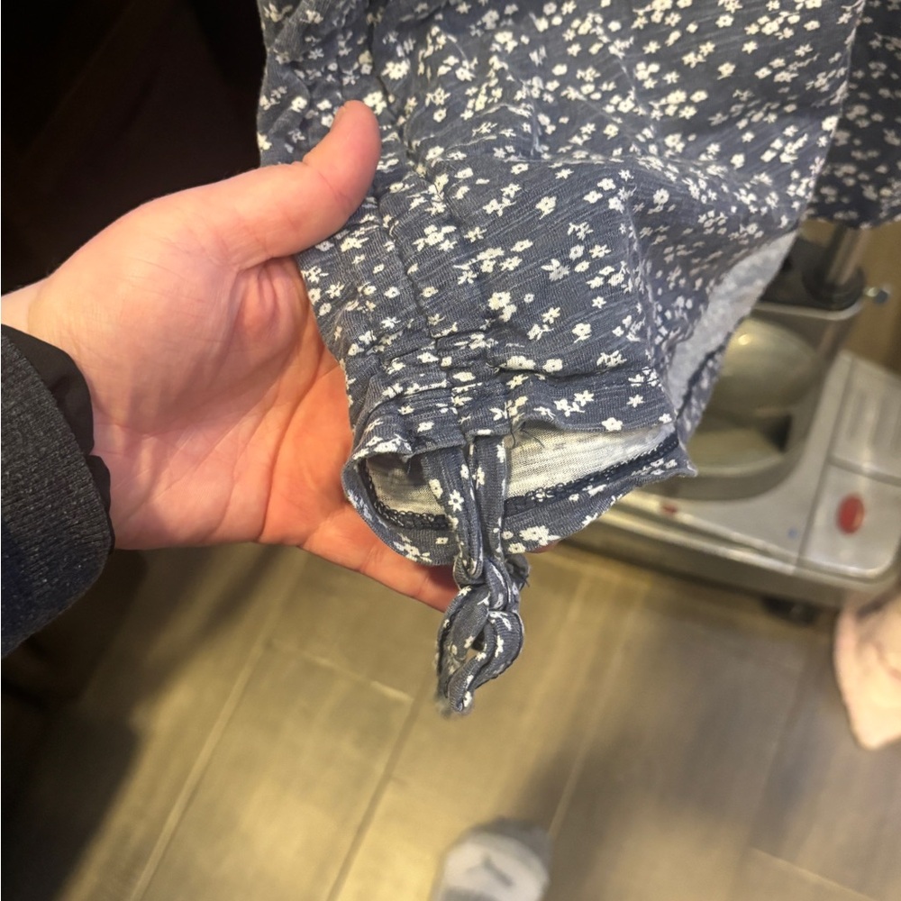 Scoop Neck Short Sleeve Tee in Dusty Blue Floral - Picture 4 of 5